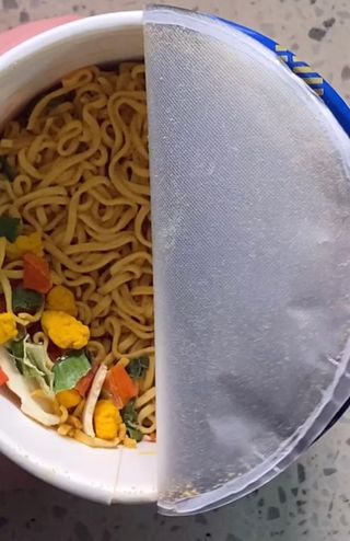 NISSIN 닛신 컵누들  4종 - 씨푸드오리지날, 씨푸드 스파이시, 씨푸드 커리, 씨푸드 XO소스 — 5점을 준 리뷰어가 2022년 11월 올린 사용 사진