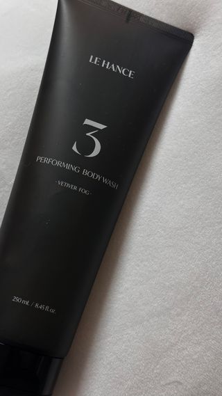 르핸스 퍼포밍 3 바디워시 비반트포렛/베티버포그 — 5점을 준 리뷰어가 2022년 12월 올린 사용 사진