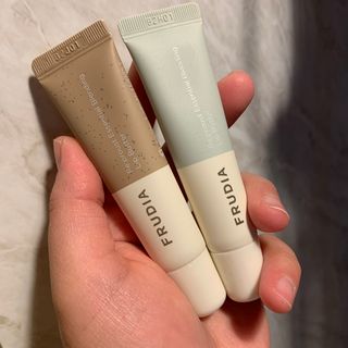 [후르디아] 올리브영 착한보습 비건 립버터 2종 — 5점을 준 리뷰어가 2023년 2월 올린 사용 사진