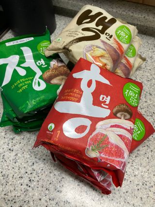 [풀무원] 자연은맛있다 정면, 백면, 홍면  세트 — 4.5점을 준 리뷰어가 2021년 4월 올린 사용 사진