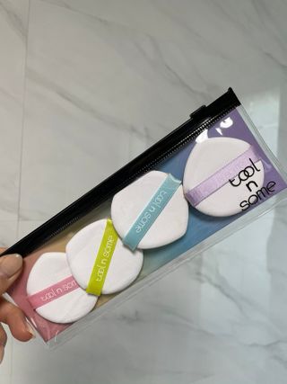 [툴앤썸] 메이크업 브러시로 바르고 호빵 스펀지로 클렌징하는 A-Z 뷰티툴 5종 — 5점을 준 리뷰어가 2021년 2월 올린 사용 사진