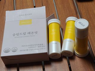 [슬림드랍 레몬맛] 건기식 다이어트 보조제 겸 비타민 — 5점을 준 리뷰어가 2022년 1월 올린 사용 사진