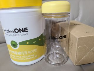 프로티원 단백질쉐이크 녹차맛 2주분 1통+보틀 — 4점을 준 리뷰어가 2021년 5월 올린 사용 사진