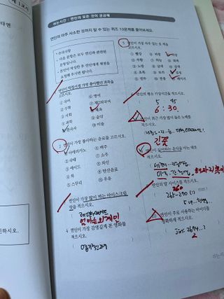 워터멜론컴퍼니 마음 백문 백답 / 가족 연애 진로 결혼 부모님 친구 우정 문답100문 100답 — 5점을 준 리뷰어가 2022년 10월 올린 사용 사진