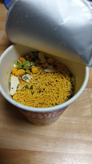 NISSIN 닛신 컵누들  4종 - 씨푸드오리지날, 씨푸드 스파이시, 씨푸드 커리, 씨푸드 XO소스 — 5점을 준 리뷰어가 2022년 4월 올린 사용 사진