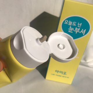 IO 아이오 오늘도 넌 눈부셔 - 데일리 스크럽 클렌징폼 — 4.5점을 준 리뷰어가 2021년 2월 올린 사용 사진
