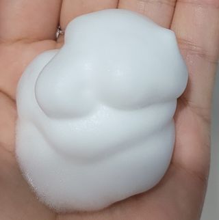 아미퓨어 [라이브] 피부장벽 강화를 위한 머랭 버블 클렌저 천연계면활성제로 온가족 사용가능 — 5점을 준 리뷰어가 2021년 7월 올린 사용 사진