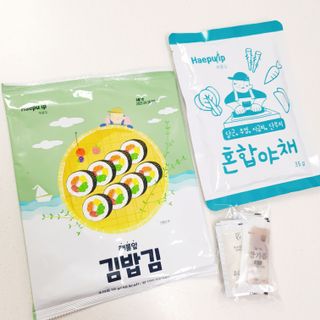 해풀잎 누구나 김밥*1ea [(혼합야채 35g *1ea,  김밥김 (5g, 5ea),  양념간장 (6g, 5ea), 참기름(5g, 2ea)] — 5점을 준 리뷰어가 2022년 7월 올린 사용 사진