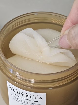 스킨1004 [SKIN1004] 마다가스카르 센텔라 퀵 카밍 패드 70매 130ml — 5점을 준 리뷰어가 2024년 9월 올린 사용 사진