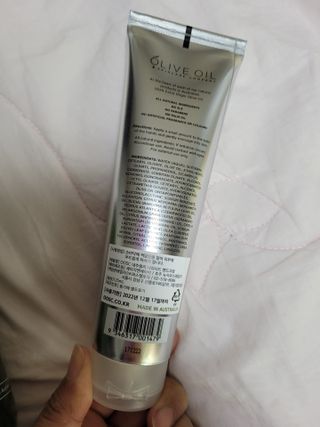 올리브 오일 스킨케어 컴퍼니 [OOSC] 보송보송한 내추럴리 너리시드 핸드크림 125ml — 4.5점을 준 리뷰어가 2021년 4월 올린 사용 사진