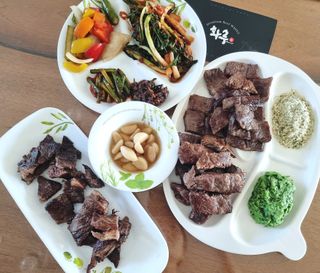 화룽 프리미엄 소고기 와규 mb9고마블 눈꽃살+부채살+등심 선물세트 — 5점을 준 리뷰어가 2022년 5월 올린 사용 사진