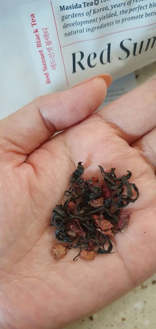 마시다 붉은 석양 빛을 담은 프리미엄 수제 블렌딩 홍차, 레드선셋블랙티 — 4점을 준 리뷰어가 2021년 3월 올린 사용 사진
