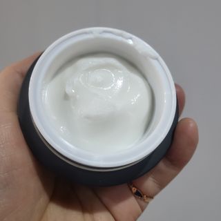 오투에니원 갈락토미세스 비타민 C 프리미엄 블랙스완 크림 50g — 5점을 준 리뷰어가 2022년 12월 올린 사용 사진