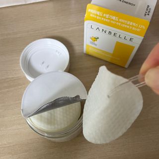 랑벨 비타 에너지 잡티 앰플 패드 65매 (투명하고 밝은 얼굴 광채패드) — 5점을 준 리뷰어가 2022년 5월 올린 사용 사진