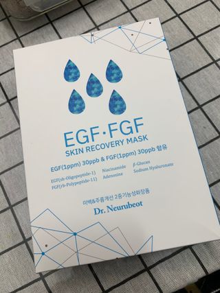 Dr.느루벗 느루벗 EGF FGF 스킨 리커버리 마스크 10장 — 5점을 준 리뷰어가 2021년 5월 올린 사용 사진