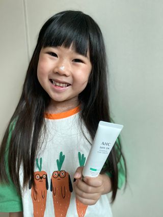 [AHC] 세이프온 에센스 선크림 올리브영 스페셜 증정 기획세트 — 3.5점을 준 리뷰어가 2022년 6월 올린 사용 사진