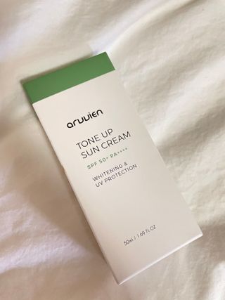 아르비엔 순한성분 비건 무기자차 톤업선크림 — 5점을 준 리뷰어가 2021년 1월 올린 사용 사진