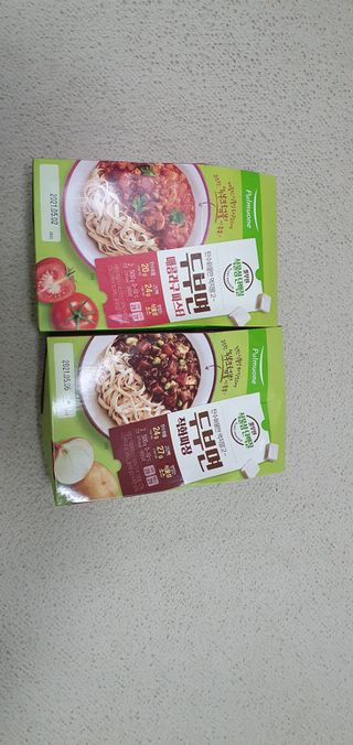 [풀무원] 식물성 저당질식 세트, 두부면 매콤라구파스타와 두부면 직화짜장 — 5점을 준 리뷰어가 2021년 4월 올린 사용 사진
