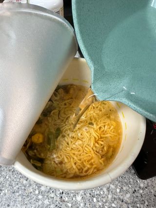 NISSIN 닛신 컵누들  4종 - 씨푸드오리지날, 씨푸드 스파이시, 씨푸드 커리, 씨푸드 XO소스 — 5점을 준 리뷰어가 2022년 11월 올린 사용 사진