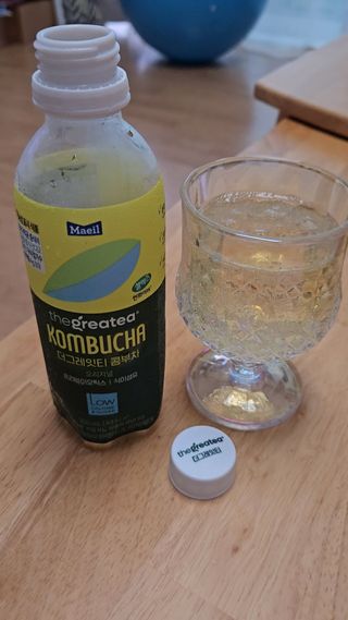 더그레잇티 콤부차 [매일유업] 더그레잇티 44kcal 콤부차 300ml *12개입 (오리지널 6개+베리리치 6개) — 4점을 준 리뷰어가 2023년 7월 올린 사용 사진