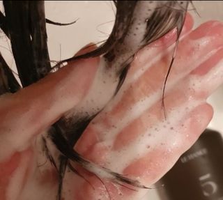 르핸스 퍼포밍 5 샴푸 비반트 포렛/베티버 포그 — 5점을 준 리뷰어가 2022년 12월 올린 사용 사진