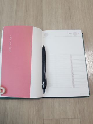 응원과 위로가 필요한 당신에게  리훈 하고싶은말 스터디 플래너 — 5점을 준 리뷰어가 2022년 3월 올린 사용 사진