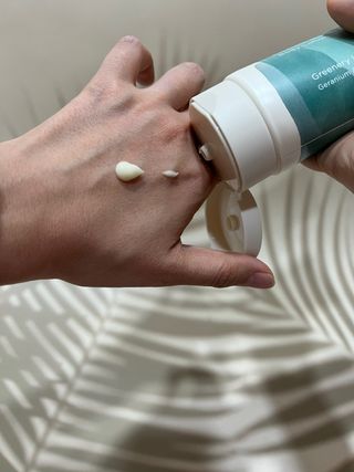 틱톡 [후르디아] 올리브영 아로마 비건 바디워시1종+바디로션1종 (그리너리) — 5점을 준 리뷰어가 2022년 12월 올린 사용 사진
