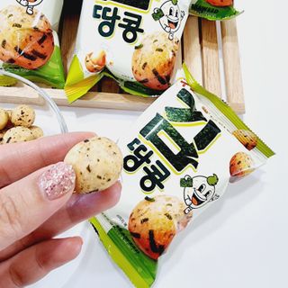 오리온 오징어땅콩의 짭짤고소 신제품, 구운김땅콩 — 5점을 준 리뷰어가 2022년 5월 올린 사용 사진