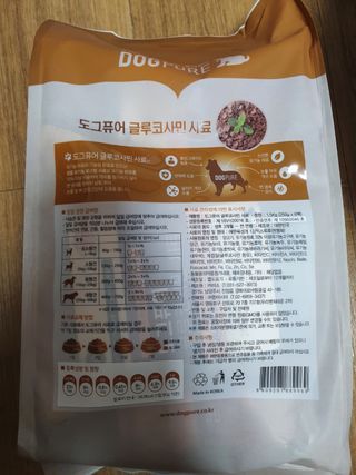 도그퓨어 피부와모질/혼합유산균/글루코사민 유기농 로스팅 사료 — 5점을 준 리뷰어가 2021년 10월 올린 사용 사진
