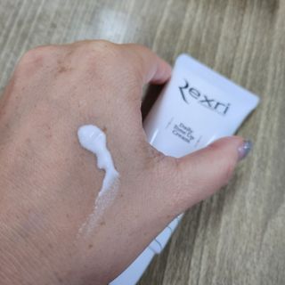 렉스리 데일리 톤업 크림 Rexri Daily Tone Up Cream — 5점을 준 리뷰어가 2022년 9월 올린 사용 사진