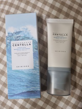 [스킨1004] 마다가스카르 센텔라 히알루-시카 워터핏 선세럼 50ml — 5점을 준 리뷰어가 2024년 5월 올린 사용 사진