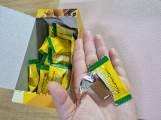 (주) 피치코리아 믹스커피캔디76g x2개입 — 3.5점을 준 리뷰어가 2022년 11월 올린 사용 사진