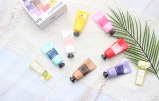 쿤달 BT21 시어버터 앤 마카다미아 퓨어 핸드크림 50ml 7구 기프트 세트 — 5점을 준 리뷰어가 2021년 3월 올린 사용 사진