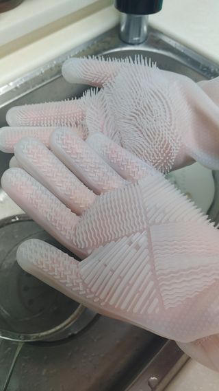 나무드 [매직싹싹] 고급형 친환경 실리콘 수세미 미끄럼방지 고무장갑 투명 1개 + 블랙 1개 캠핑용 야외 설거지 — 5점을 준 리뷰어가 2021년 9월 올린 사용 사진