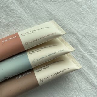 [후르디아] 끈적임 없는 착한성분 비건  핸드크림 3종 — 4.5점을 준 리뷰어가 2021년 11월 올린 사용 사진