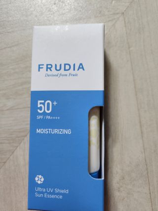 틱톡 [후르디아] 백탁NO! 화잘먹 수분광 선 에센스✨ — 5점을 준 리뷰어가 2023년 6월 올린 사용 사진
