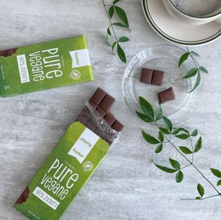 당류2g 자일리톨로 단맛을낸 슈카 퓨어비건 무설탕초콜릿 Xucker vegan 2개입 — 5점을 준 리뷰어가 2021년 4월 올린 사용 사진