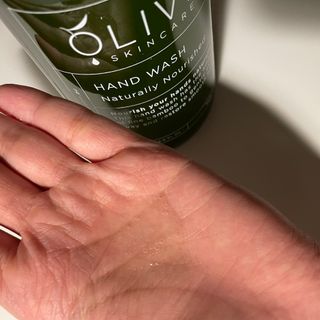 올리브 오일 스킨케어 컴퍼니 [OOSC] 촉촉 깨끗 내추럴리 너리시드 핸드워시 500ml — 5점을 준 리뷰어가 2021년 5월 올린 사용 사진
