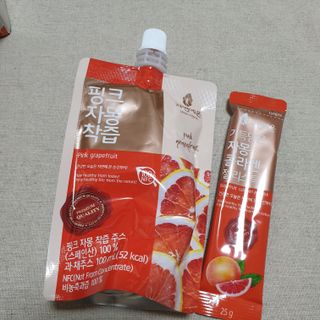 자연에온 핑크 자몽 착즙 100mL 10개입 1BOX +가 득담은 자몽 콜라겐 젤리스틱 1BOX — 5점을 준 리뷰어가 2021년 7월 올린 사용 사진