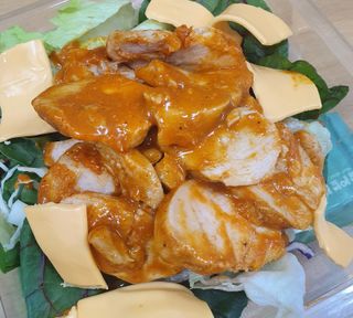 굽네몰 [굽네] 소스가 맛있는 닭가슴살 슬라이스 4종 — 4점을 준 리뷰어가 2021년 4월 올린 사용 사진