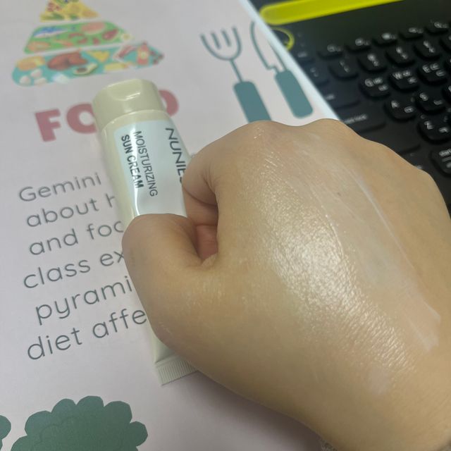 나우 [뉴니스] 약알칼리성 클렌징폼 히알루론 휩 리뷰 사진