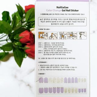 [네일가게] 햇빛에 닿으면 색이 변하는 신기한 햇살 반전 네일스티커 — 2점을 준 리뷰어가 2021년 8월 올린 사용 사진