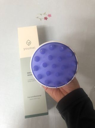 유메이 웰니스 샴푸 + 유메이 스칼프 브러쉬 — 5점을 준 리뷰어가 2022년 4월 올린 사용 사진