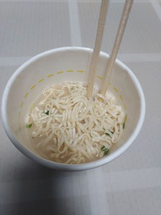 NISSIN 닛신 컵누들  4종 - 씨푸드오리지날, 씨푸드 스파이시, 씨푸드 커리, 씨푸드 XO소스 — 5점을 준 리뷰어가 2022년 3월 올린 사용 사진