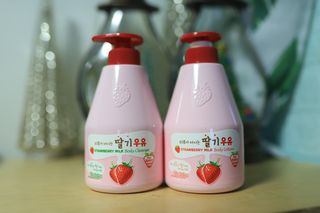 [과일나라] 피부가 마시는 딸기우유 바디클렌저&바디로션 — 4.5점을 준 리뷰어가 2022년 10월 올린 사용 사진