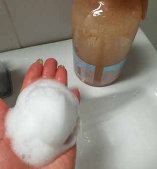 벨먼 내추럴스파 수분광채 스크럽 바디워시 600ml 5종 — 5점을 준 리뷰어가 2022년 5월 올린 사용 사진