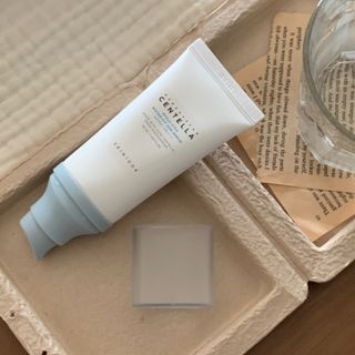 MF[스킨1004] 마다가스카르 센텔라 히알루-시카 워터핏 선세럼 50ml — 5점을 준 리뷰어가 2024년 5월 올린 사용 사진