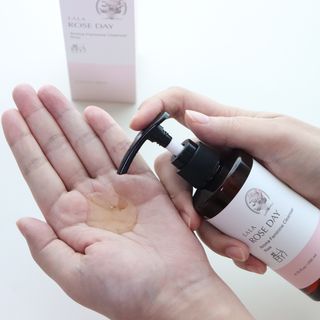 라라로즈데이 시즌2 여성청결제 200ml 아로마 페미민 클렌저, 독일더마인증 — 5점을 준 리뷰어가 2021년 8월 올린 사용 사진