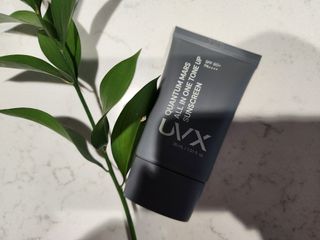 UVX 퀀텀 마스 올인원 톤업 선스크린 — 5점을 준 리뷰어가 2024년 3월 올린 사용 사진