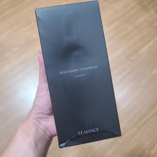 르핸스 퍼포밍 5 샴푸 비반트 포렛/베티버 포그 — 4.5점을 준 리뷰어가 2022년 12월 올린 사용 사진